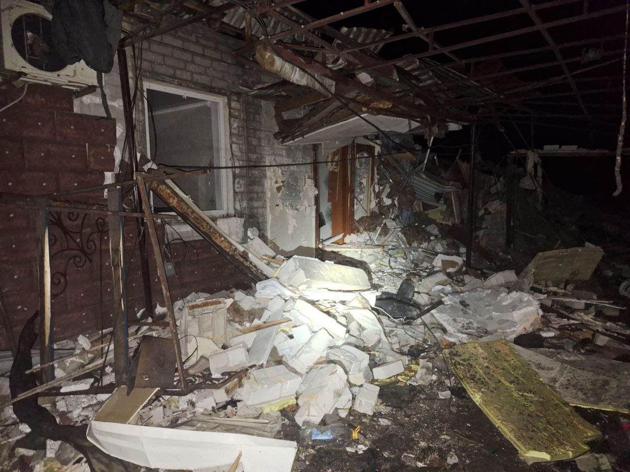 Нічні обстріли Дніпропетровщини: пошкоджена інфраструктура, є поранені